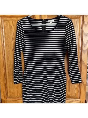 Cute Smart Set dress with pockets size XS.